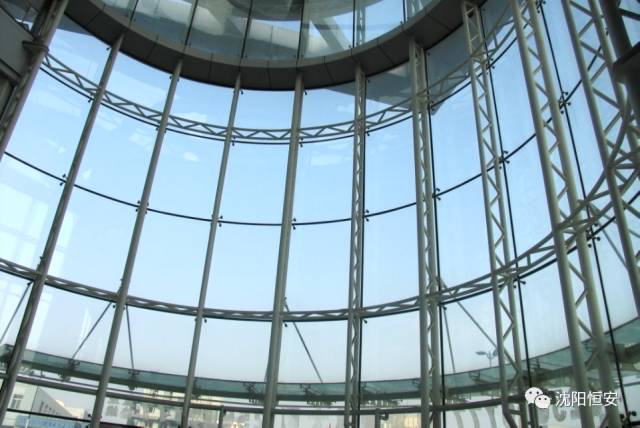 包头点支式玻璃幕墙的分类之一——钢结构支承式